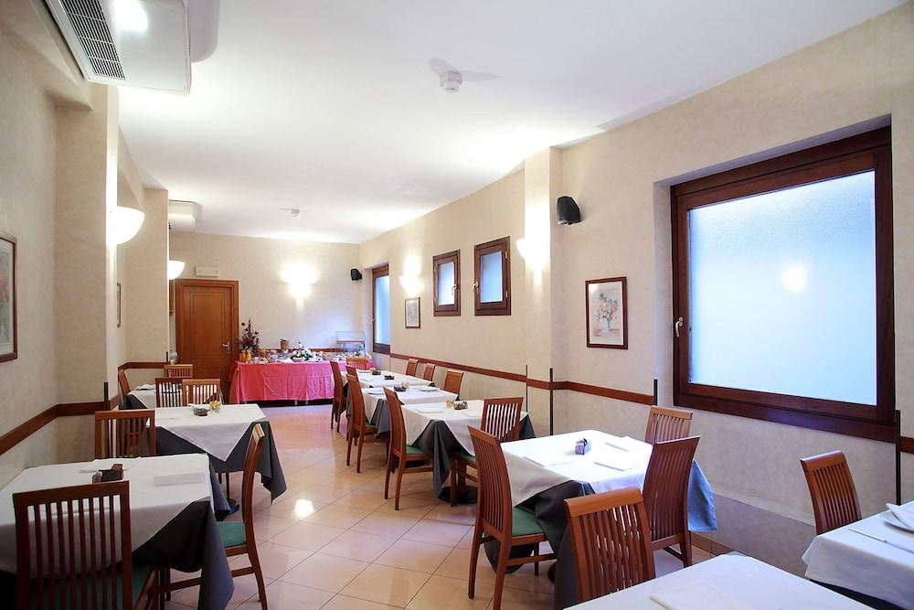 Hotel Cavour Рапало Екстериор снимка