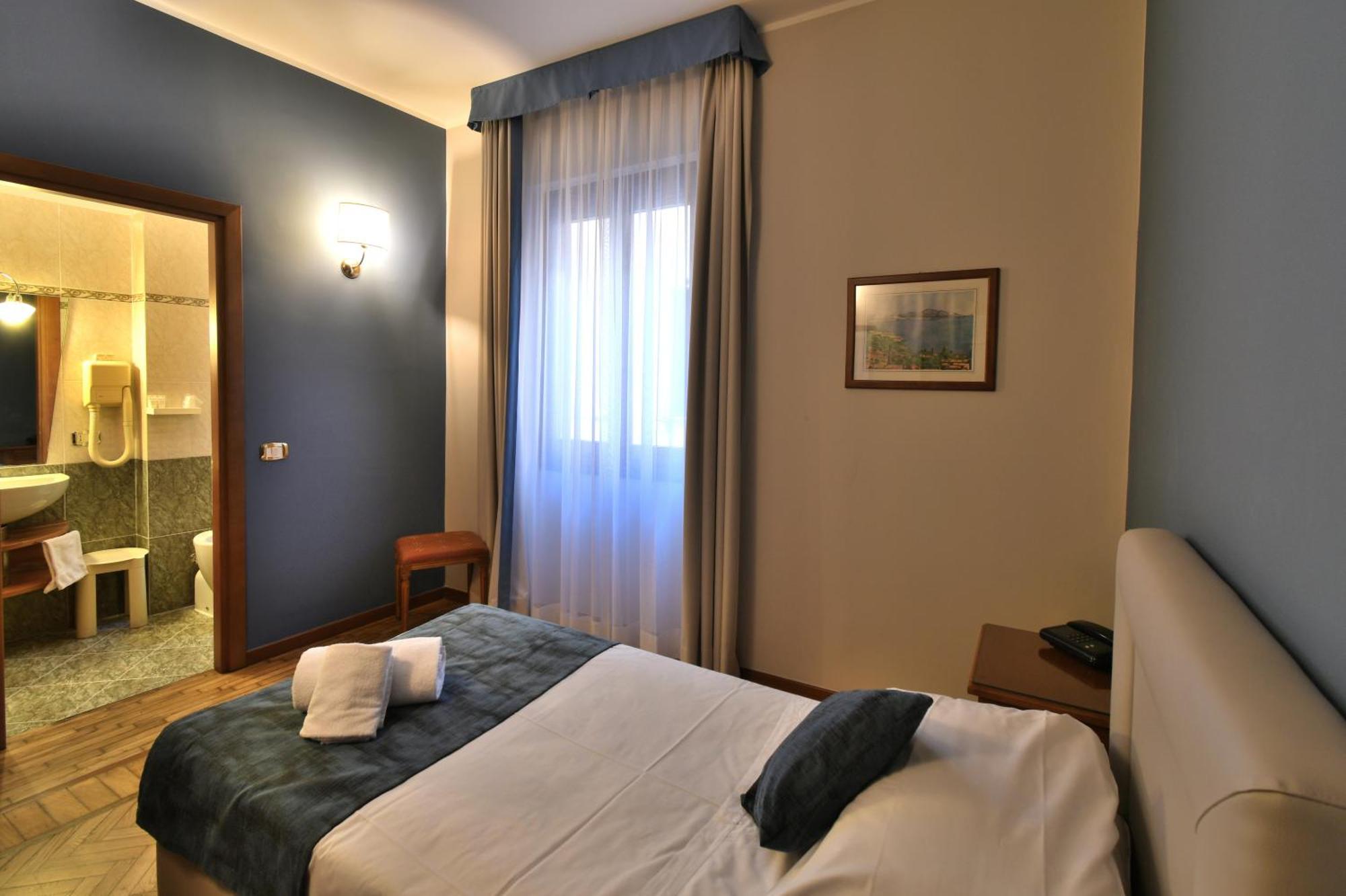 Hotel Cavour Рапало Екстериор снимка