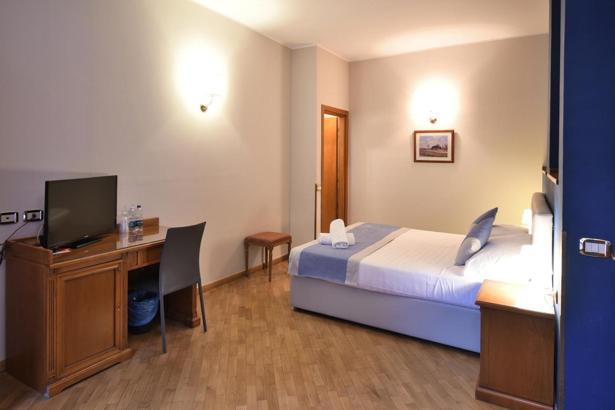 Hotel Cavour Рапало Екстериор снимка