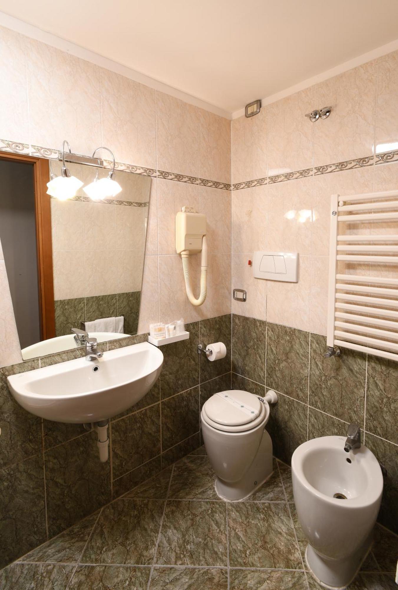 Hotel Cavour Рапало Екстериор снимка