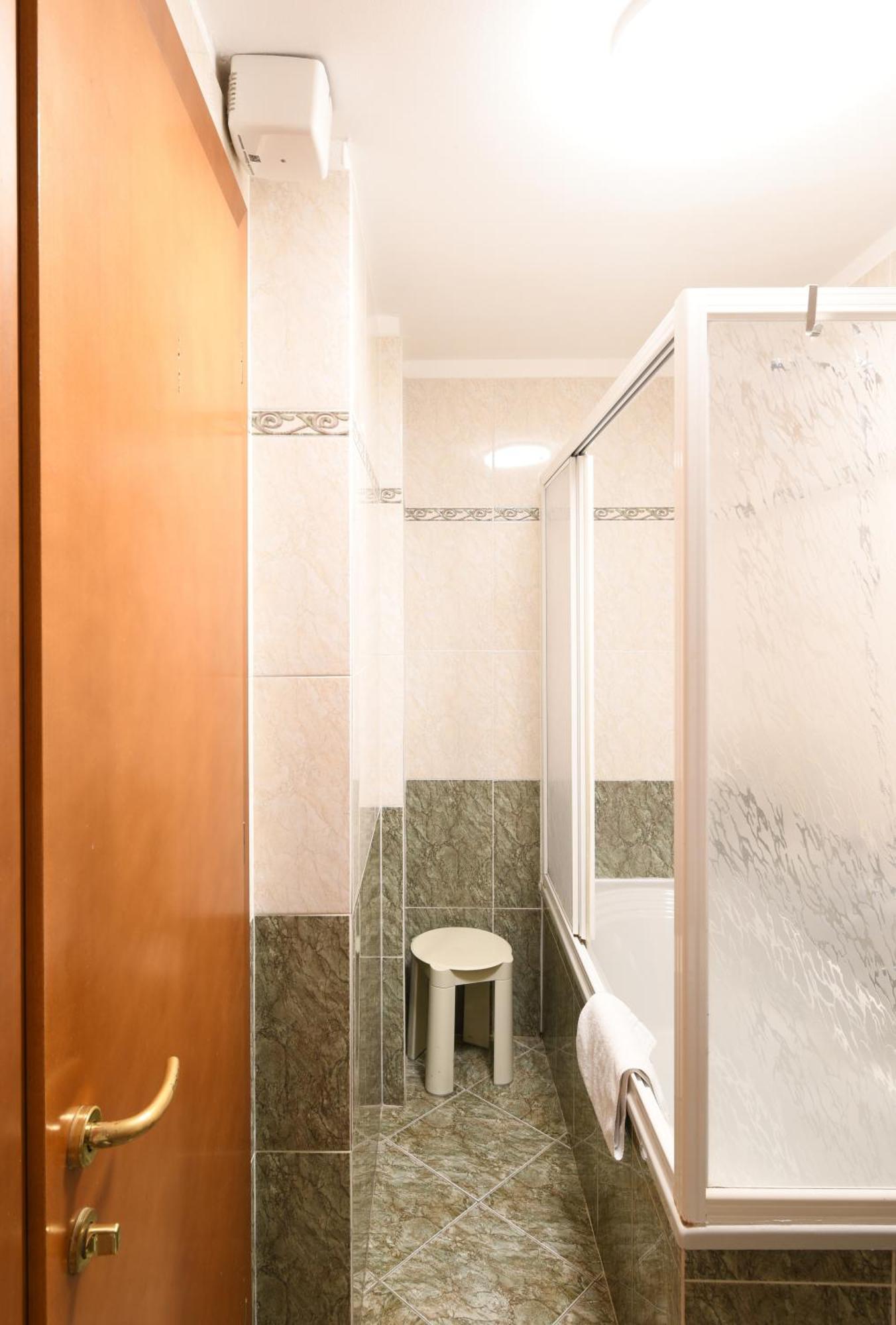 Hotel Cavour Рапало Екстериор снимка