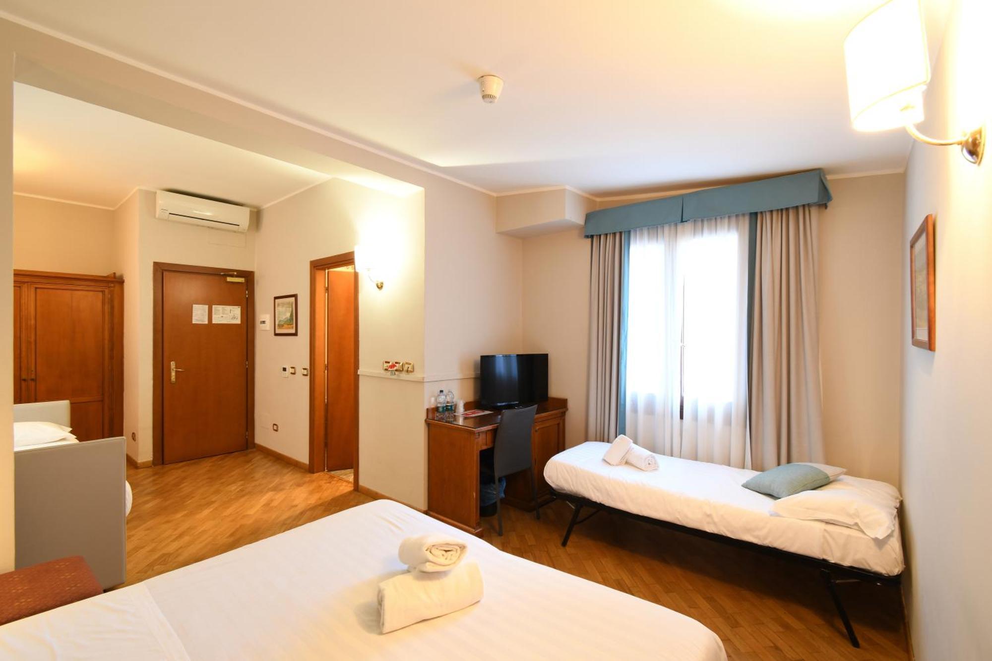 Hotel Cavour Рапало Екстериор снимка