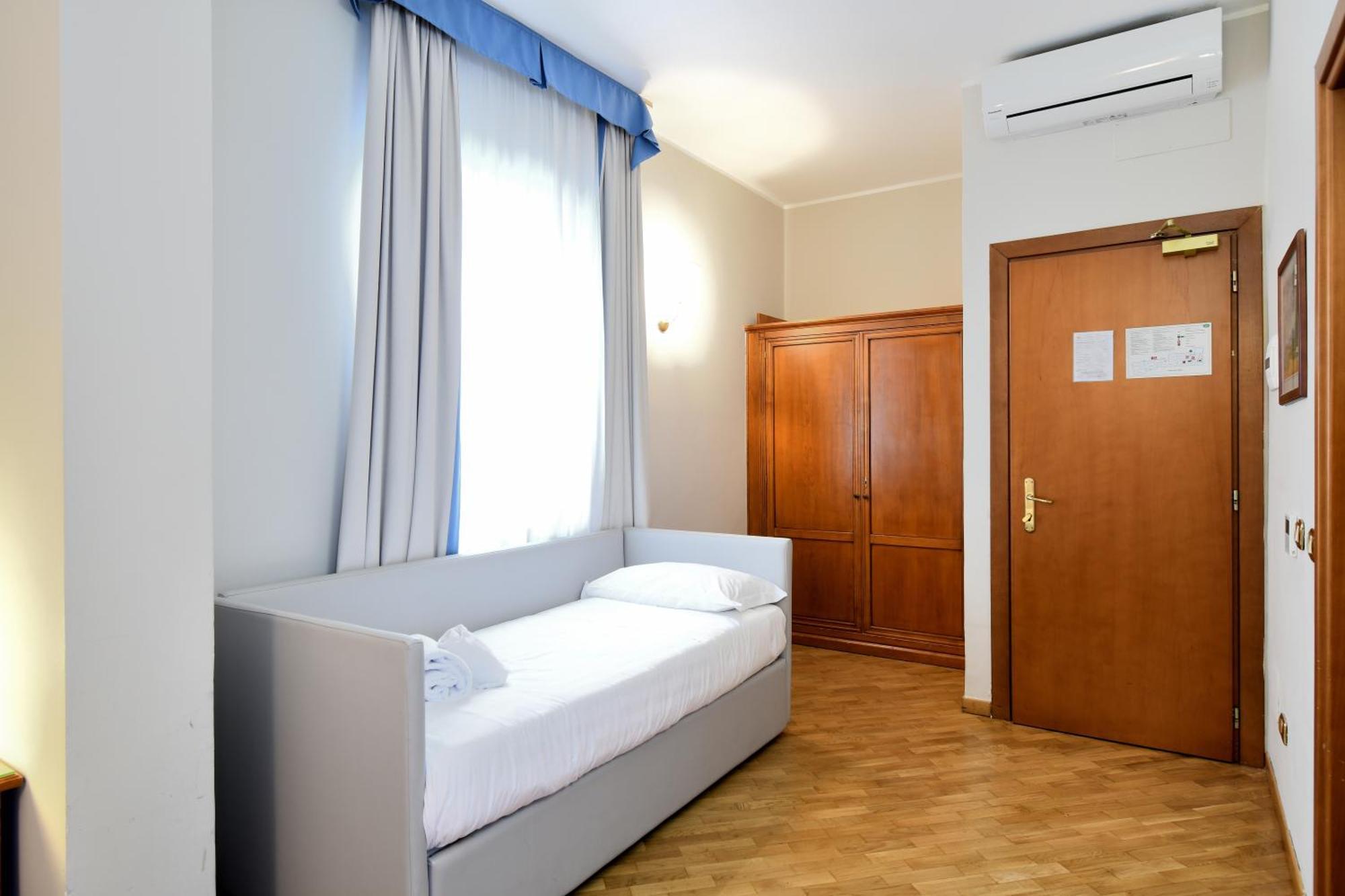 Hotel Cavour Рапало Екстериор снимка