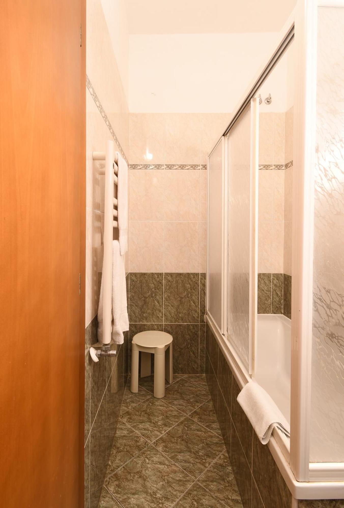 Hotel Cavour Рапало Екстериор снимка