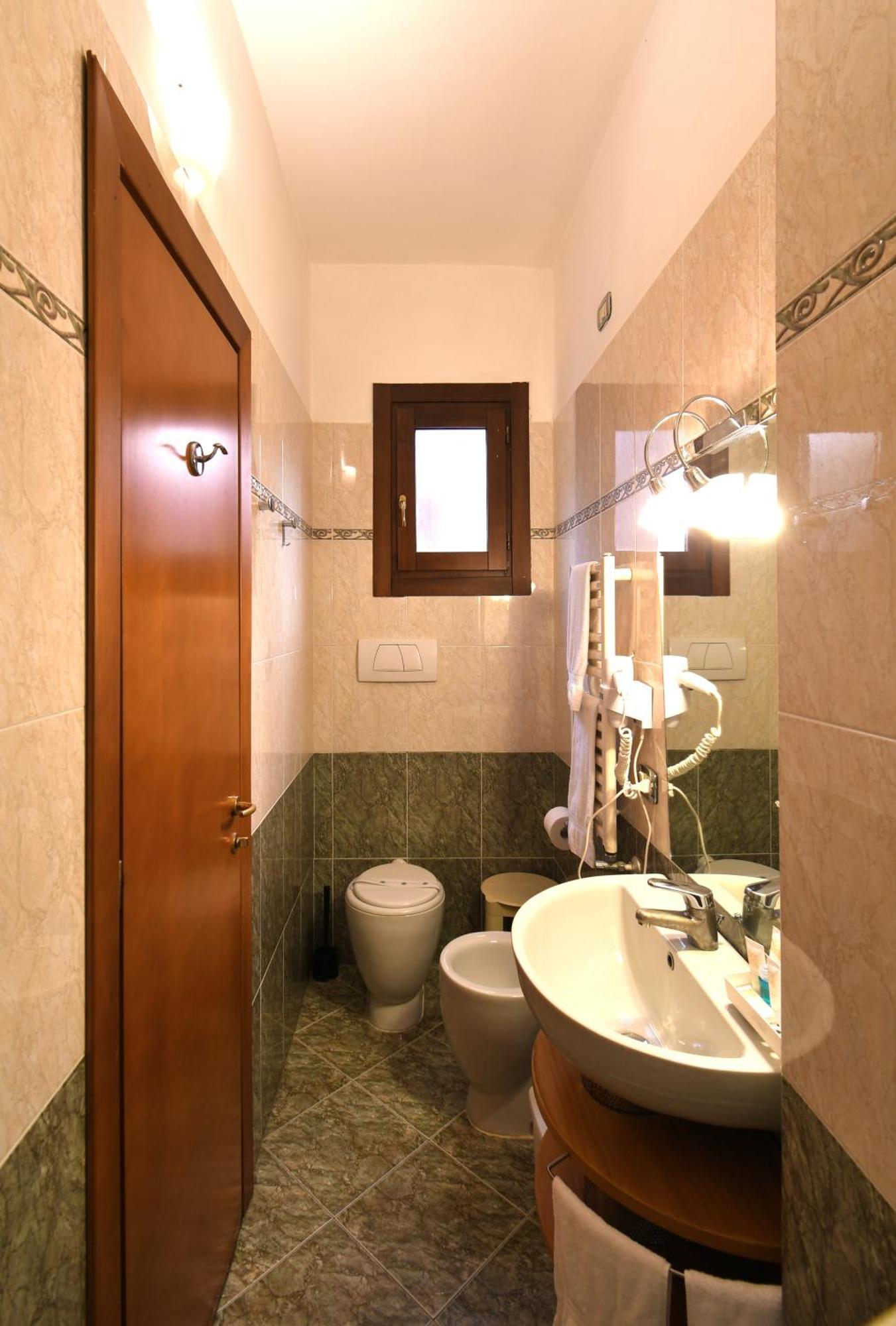 Hotel Cavour Рапало Екстериор снимка