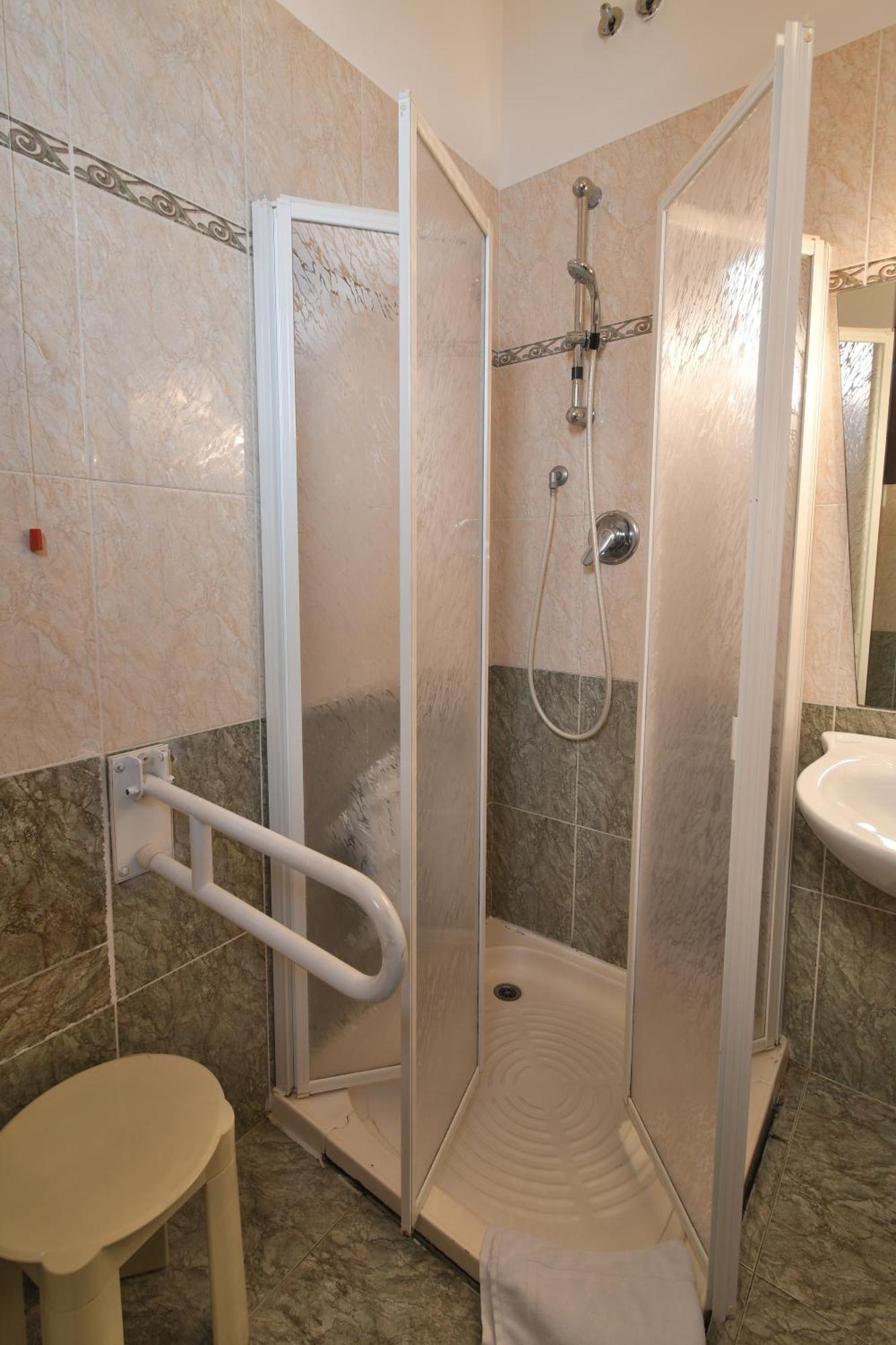 Hotel Cavour Рапало Екстериор снимка