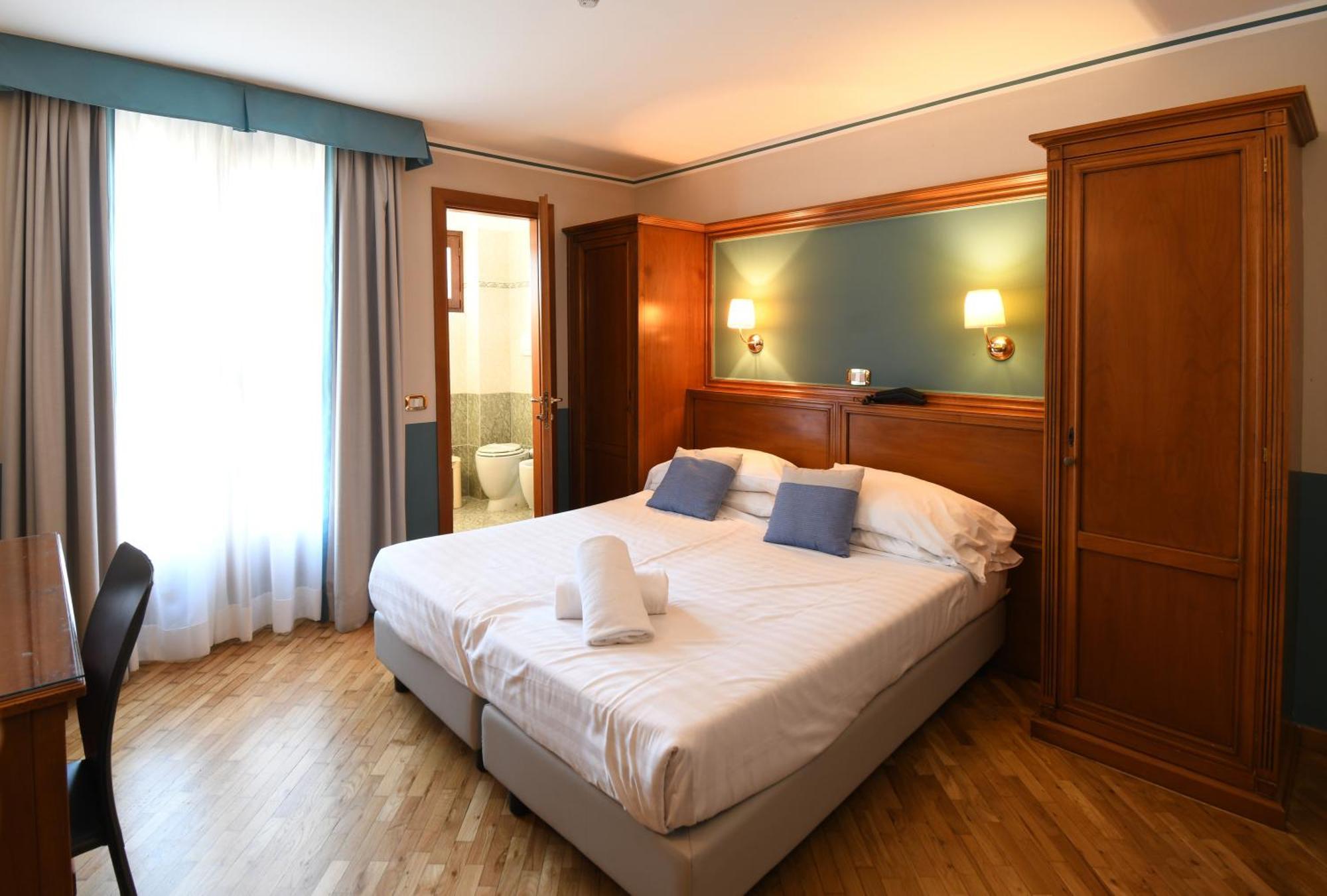 Hotel Cavour Рапало Екстериор снимка