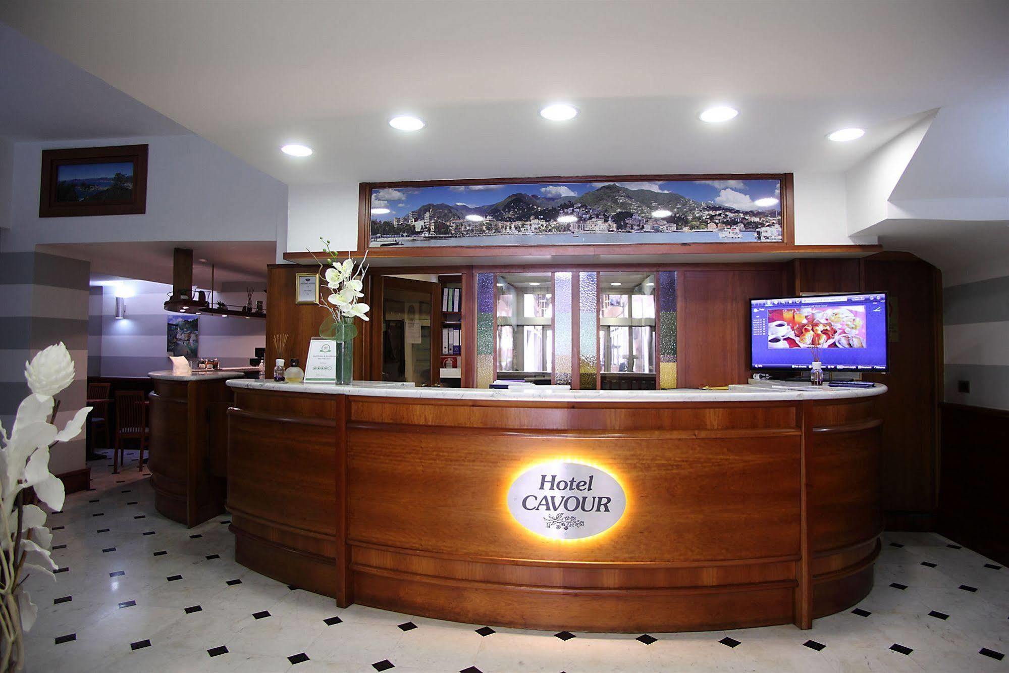 Hotel Cavour Рапало Екстериор снимка